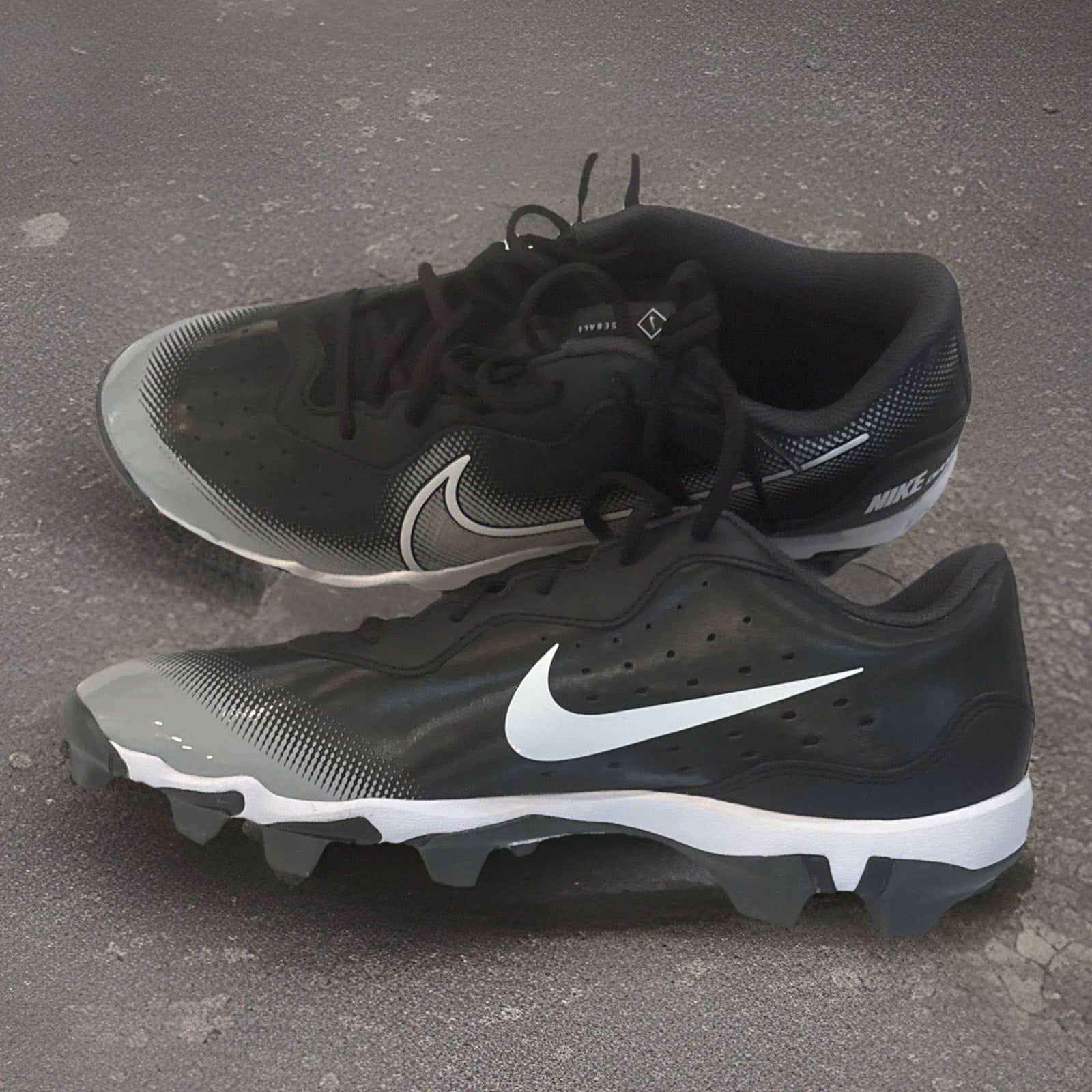 Nike Diamond Fastflex Men’s Baseball Cleats Size 10 Black/White Lightweight Grip
