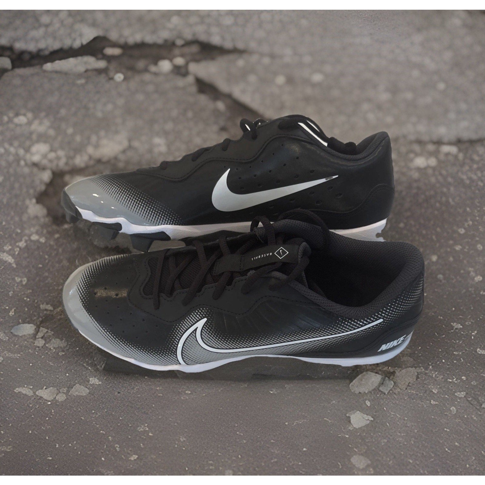 Nike Diamond Fastflex Men’s Baseball Cleats Size 10 Black/White Lightweight Grip