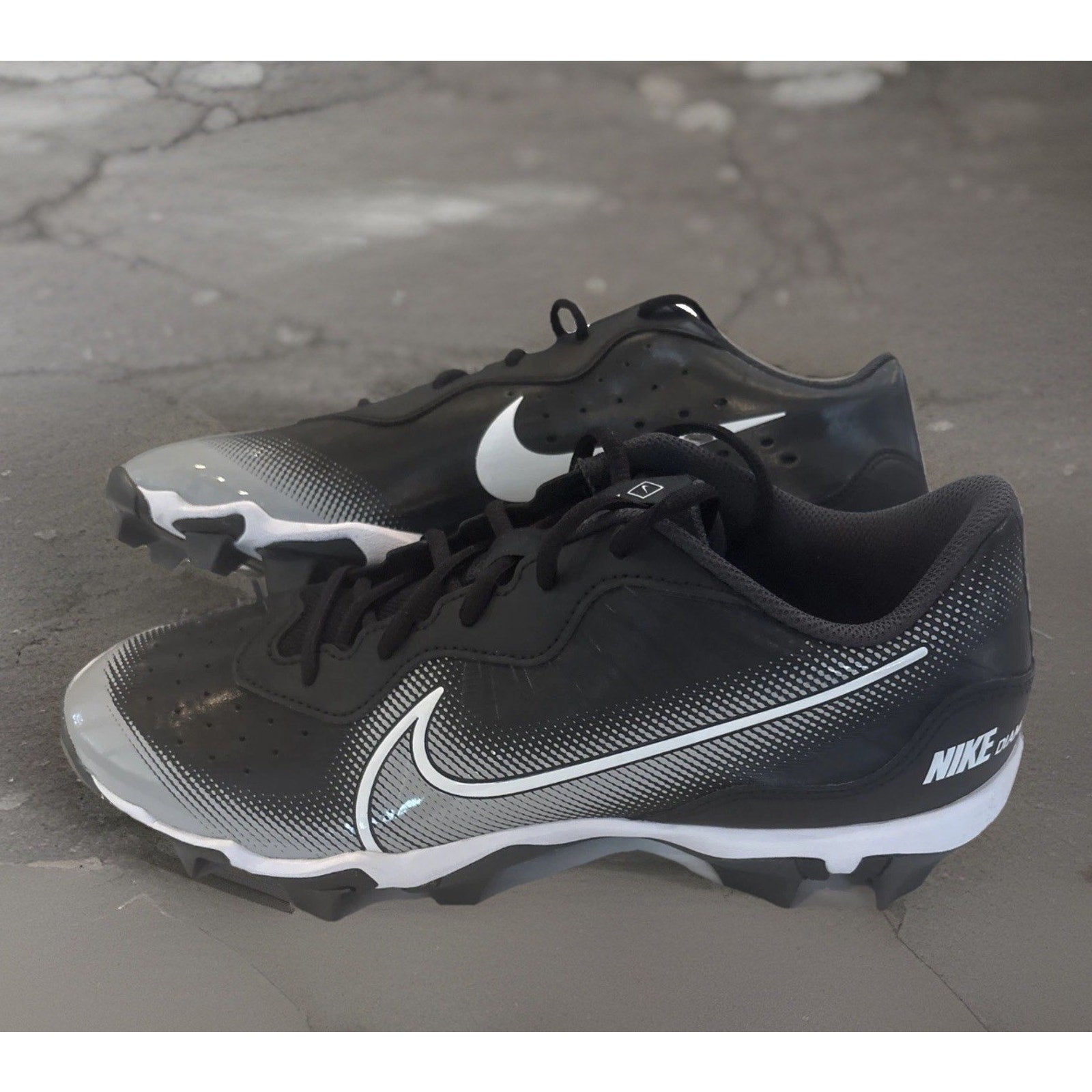 Nike Diamond Fastflex Men’s Baseball Cleats Size 10 Black/White Lightweight Grip