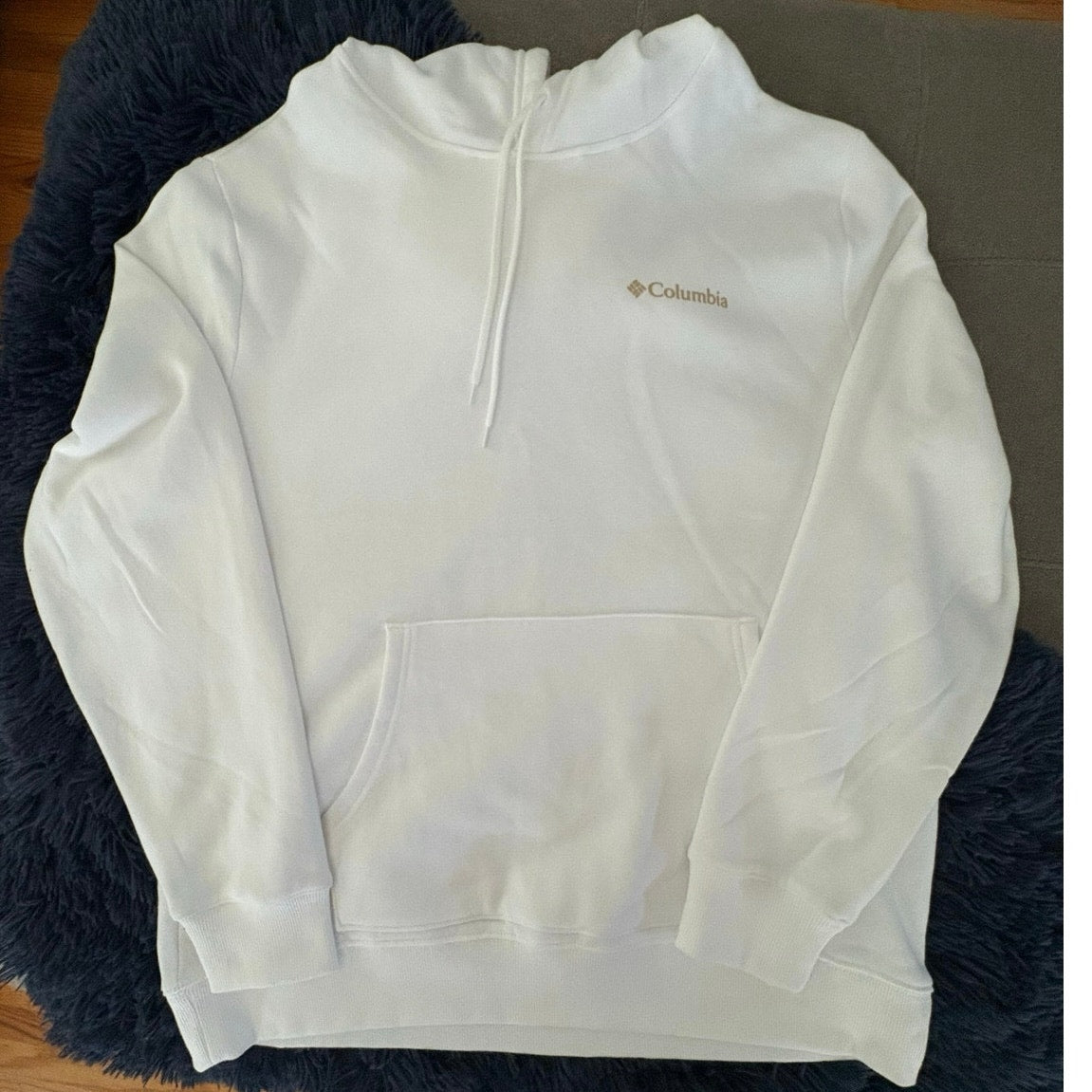 Columbia Men’s Hoodie White with Front Pocket Size: Large (New with Tags)